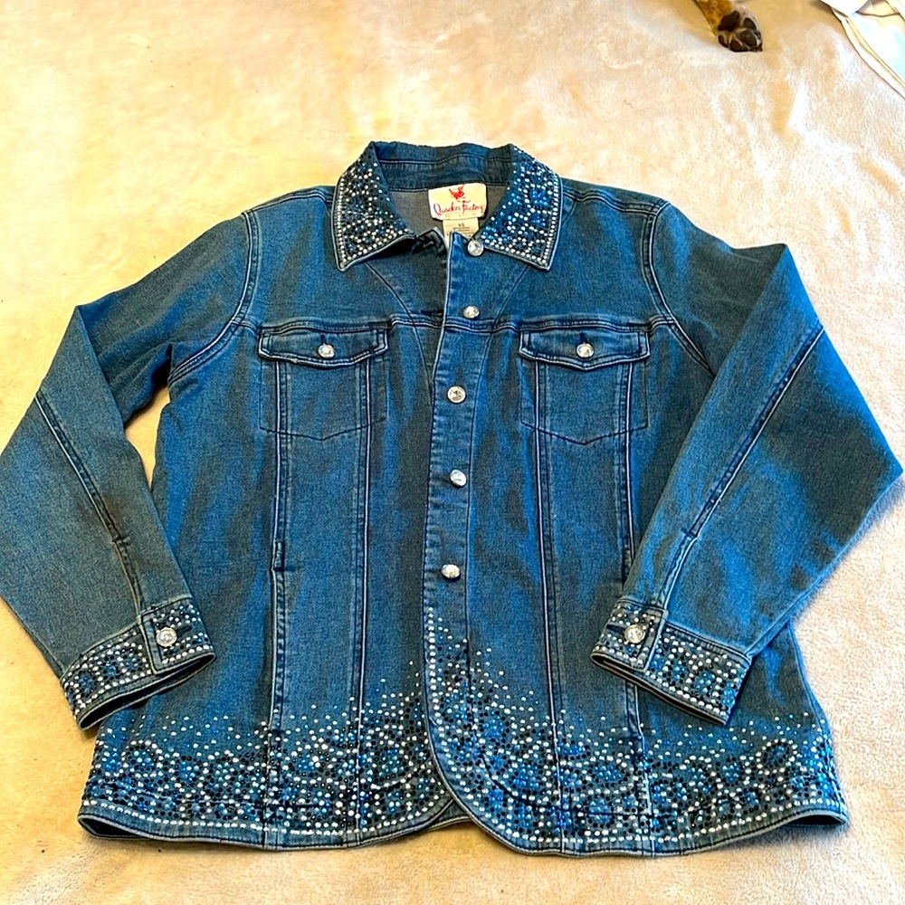 Medium Stretchy Womans jean jacket, mistagged as XS, more like a medium to small
